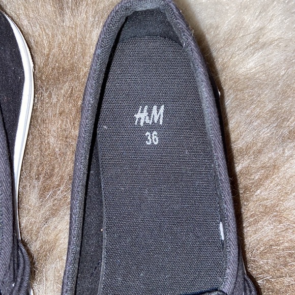 Black and white flats - Picture 4 of 4